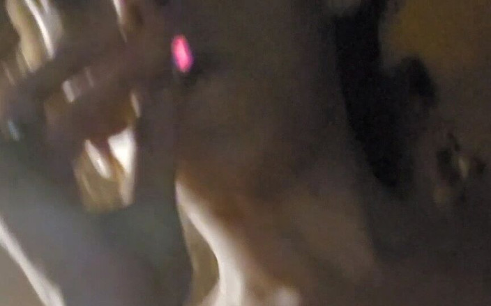 Lady Godiva Productions: Guarda le tette della milf che fuma rimbalza