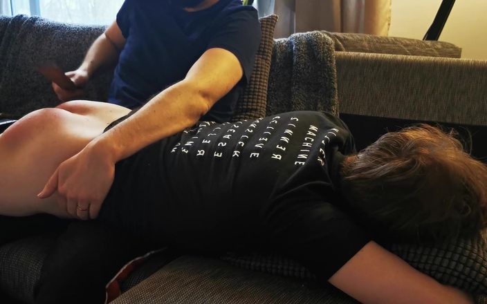 Oznob Oznofla: Amateurboy reçoit sa première fessée, caméra alternative