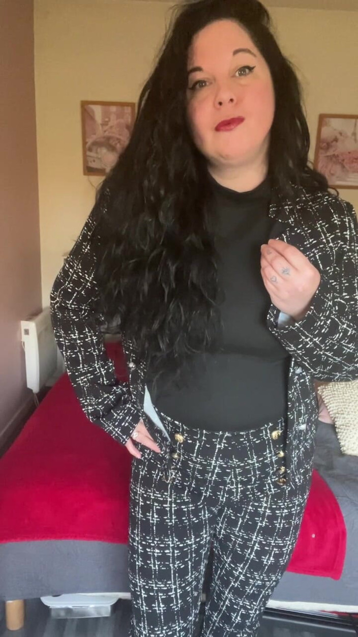 Maitresse Clara: Vă rușinez pe toți cu eleganță