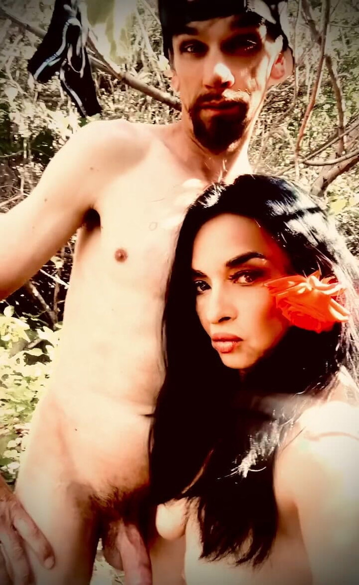 Mia 69: 자연 젖고 야생