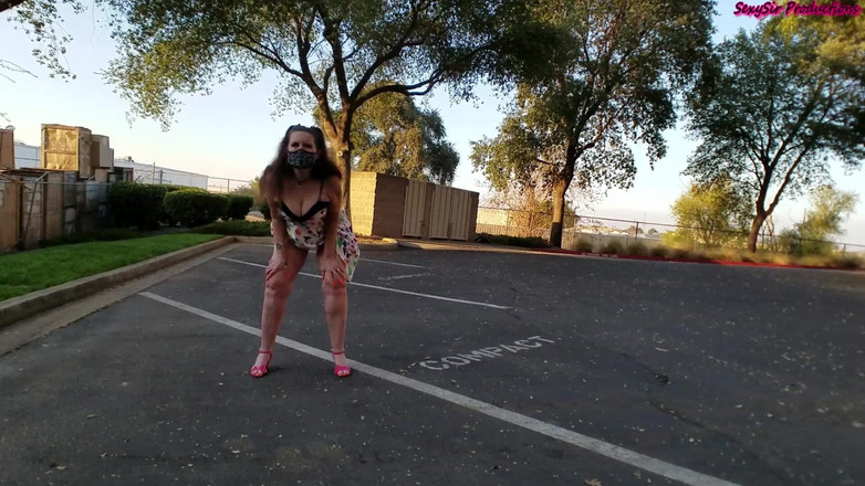 Sexy Sandra N Sir Christopher: Tachinare anală cu rochie cu imprimeu de Halloween