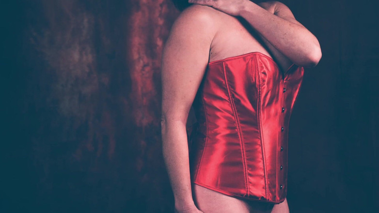 Kylie Britain Adventures: Orgasmic red