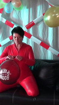 Barefoot Latex MILF Is Playing with the Balloon