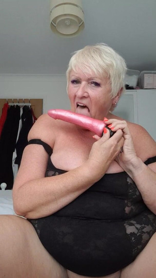 Uk Joolz: Toy play at home on webcam