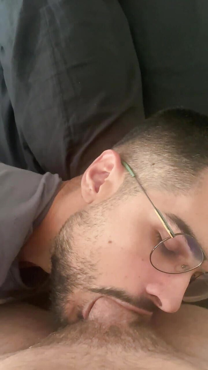 Nenesgaymers: Cowok ini masukin ke tenggorokanku