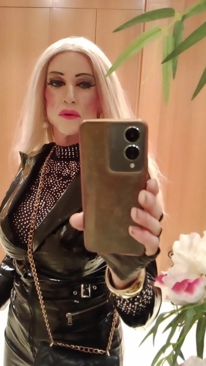 Tatiana Zorrita: Vinyl 2