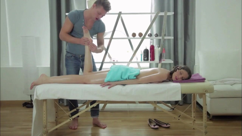 Xtime Network: Pussy fucking fingering after massage