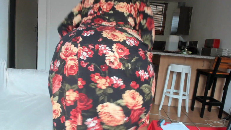 AnalEbony: Třesoucí se zadek