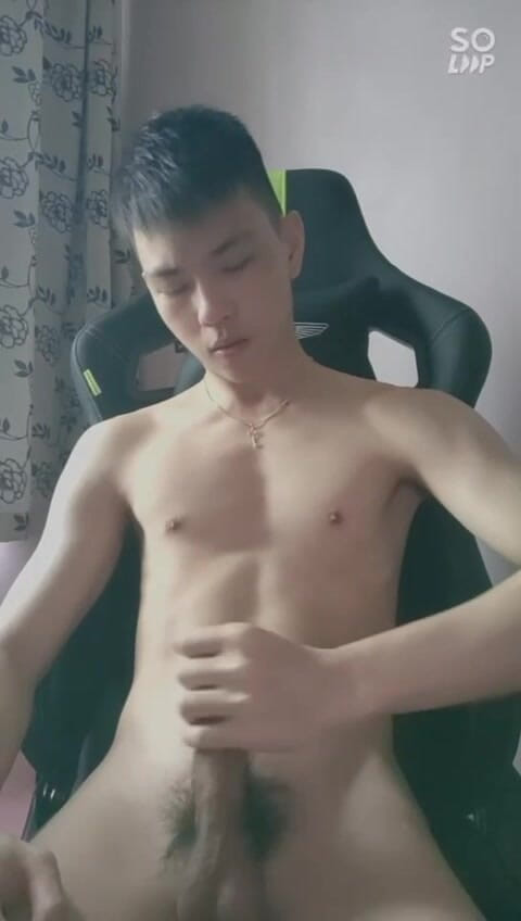 Xiaoyang: Співмешканка мастурбувала