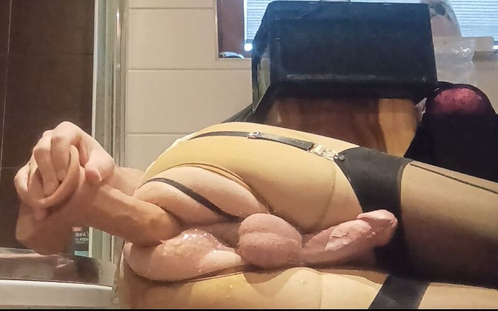 Zoeycdgirl: Sissygasm rảnh tay xuất tinh con cu giả béo