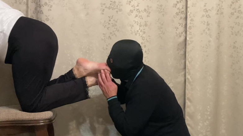 Niki studio: Ignorando il suo schiavo del piede - adorazione del piede