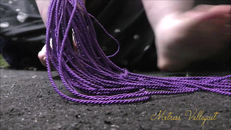 Mxtress Valleycat: A spanking good foot tease