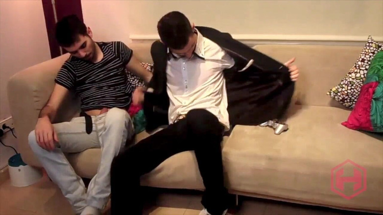 Robyn 3Some: З моїм гетеросексуальним сусідом