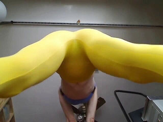 Long Toe Sally Big Buns: Žluté roztahovací kalhoty s dřepy