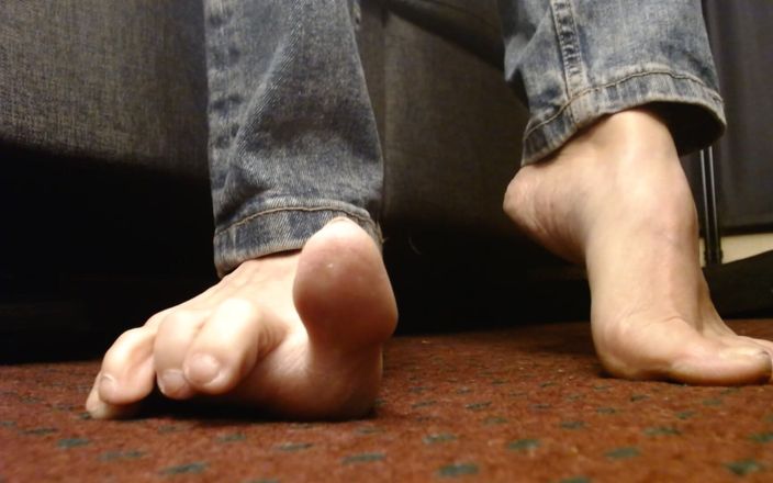 Abby Anna: つま先フェチスプレッドいじめ足の爪磨きなし