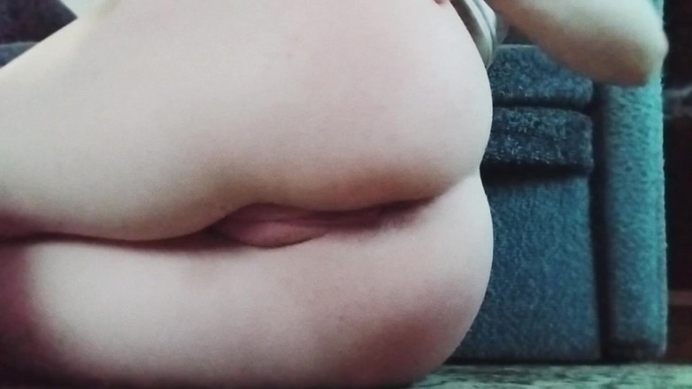 Miss_Kaprizzz19: Ostro klapsa w dupę i pochwalam się moimi ciasnym otworami