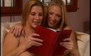 Girls of Desire: Dos lesbos sedados por escenas de placer en un diario...