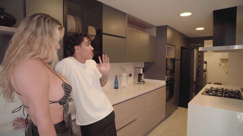 Cata Sanchez: ¡Mi hijastra sabe que me follo a su gran novio...