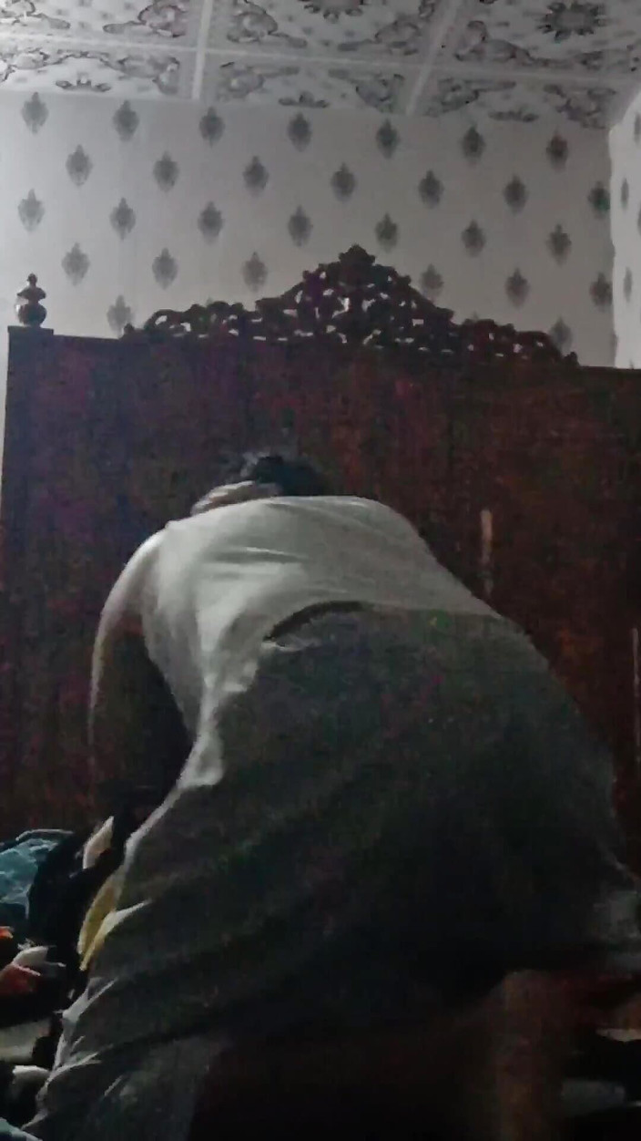 House 3: Une tatie très sexy à pulpeuse se fait baiser