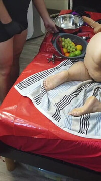 Efendim Meyve Salatası Yapıyor