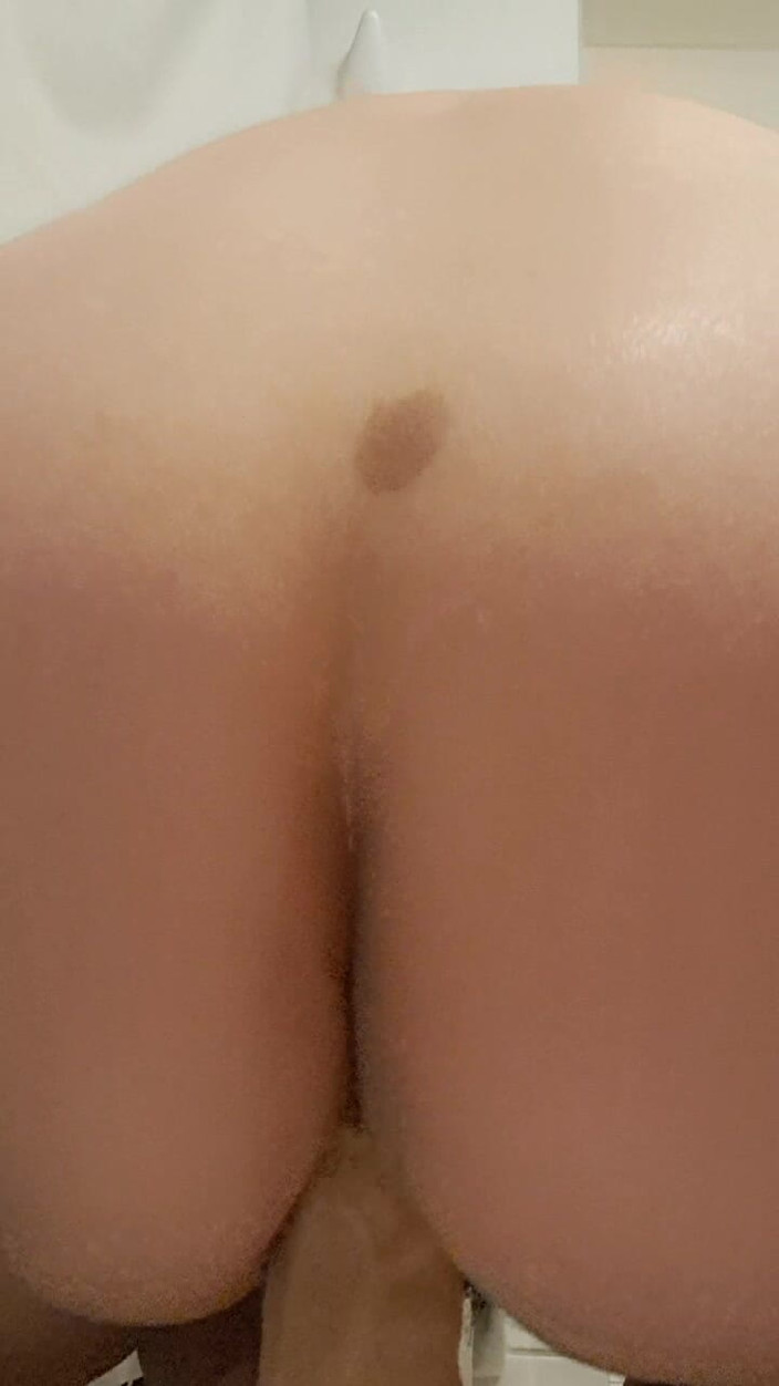 Mommy big hairy pussy: Мачеха ломает задницу дилдо в первый раз