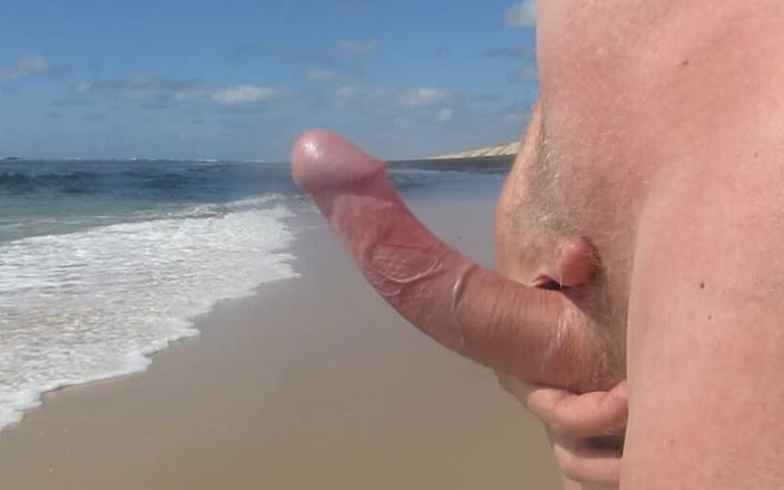 Littleschorschi: Giorno di sega per nudisti in spiaggia