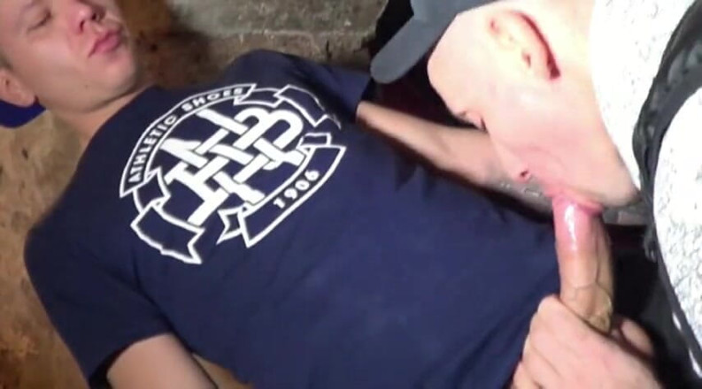 Gaybareback: Oscar Wood folla a pelo un trasero