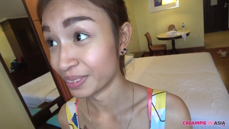 Creampie In Asia: A slender beautiful girl! Successfully bareback, her reaction was great....