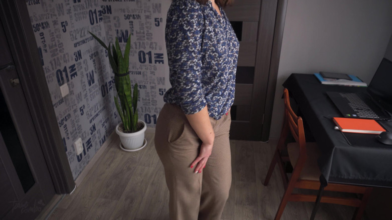 Teasecombo 4K: MILF Secretary Teases Tight Ass Till Her Pants Split