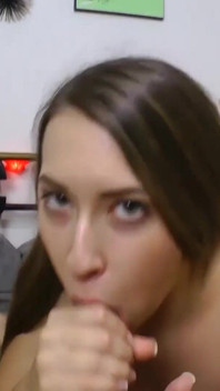 Kimber Lee робить надрочування і ковтає сперму, мінет!!