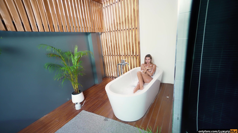 ReplayXXXLady: Diepe en natte pijpbeurt met grote cumshot op gezicht