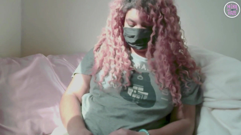 Mika Haze: Wearing mask and ignoring you