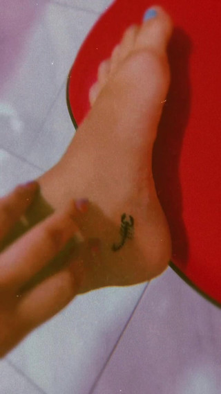 Ayumi Glows: Feet New Tattoo