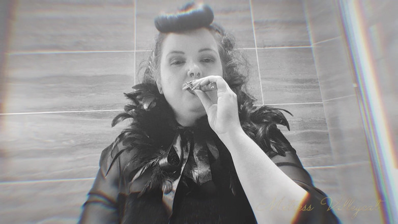 Mxtress Valleycat: Vape Cloud Oblivion