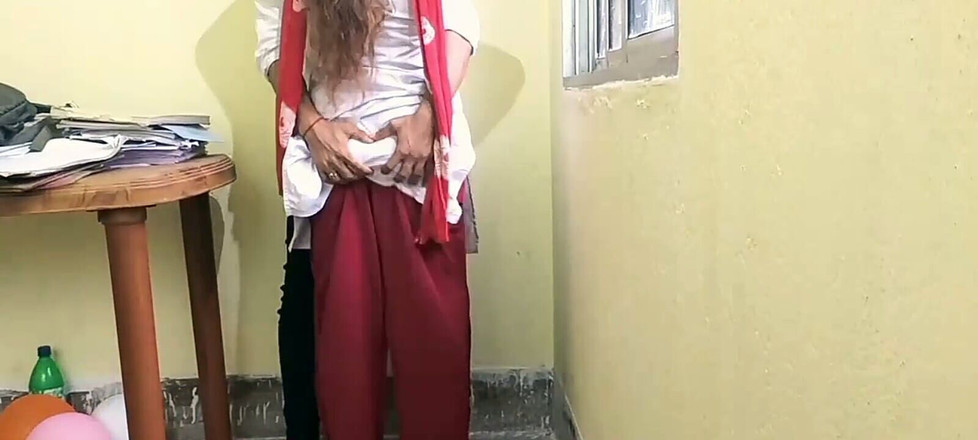 Nazima Khan: 大学商店里的男孩女孩