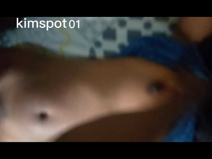 Kimspot01: Ik leer je neuken door je voor het eerst te...