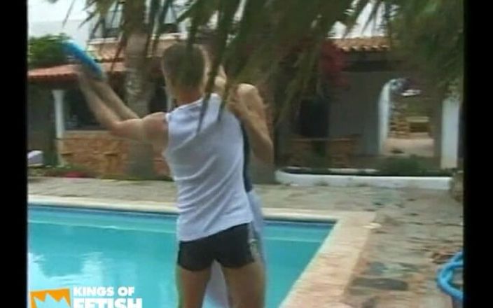 Gay Diaries: Dvě nadržené Twinks kouří své velké ptáky a lízají oholené...