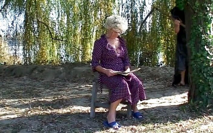 Gilfy Pleasure: Outdoor fuck for this old mature