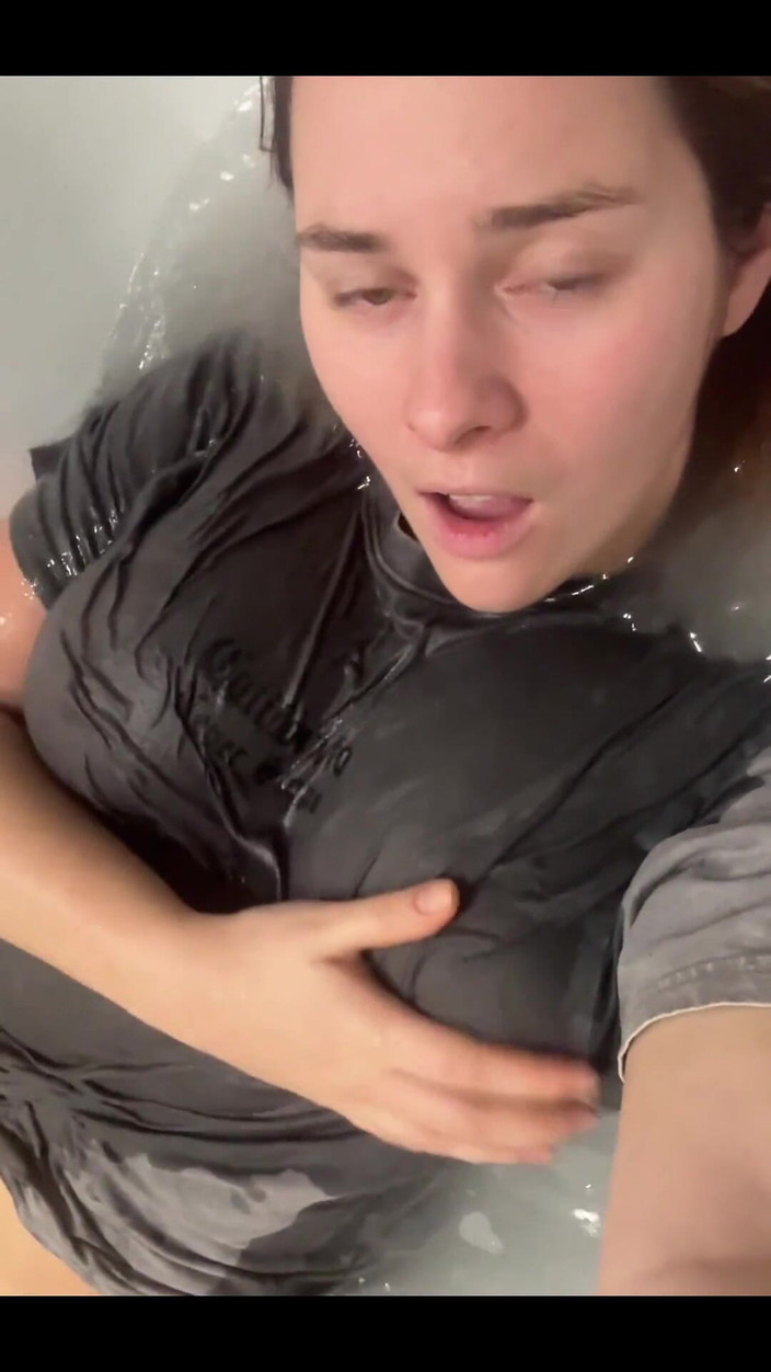 Fox Flame: Sei mai entrato nella vasca da bagno completamente vestiti?