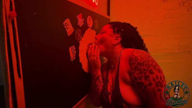 Sharedwife90: Betrügender Schwanz Explodiert Am Gloryhole