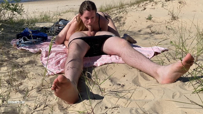Dvabitch: Nudist couple enjoying blowjob at the beach