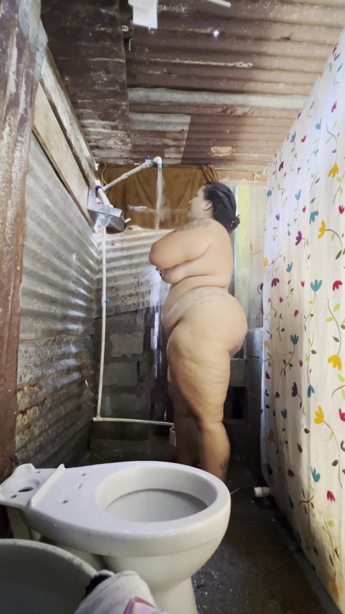 Lexly_16: I Shower in the Bathroom and Touch Myself When I...