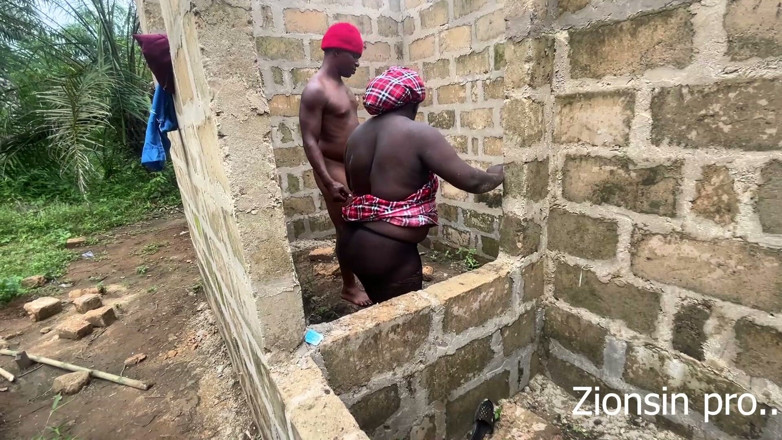 Zion: ความช่วยเหลือจากบ้านและคนเกทแมนในการเย็ดในอาคารที่ไม่สมบูรณ์