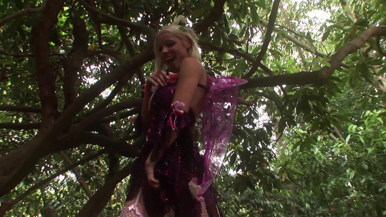 Miami Reality: Busty Blondes Fucked By Losts Men In The Jungle