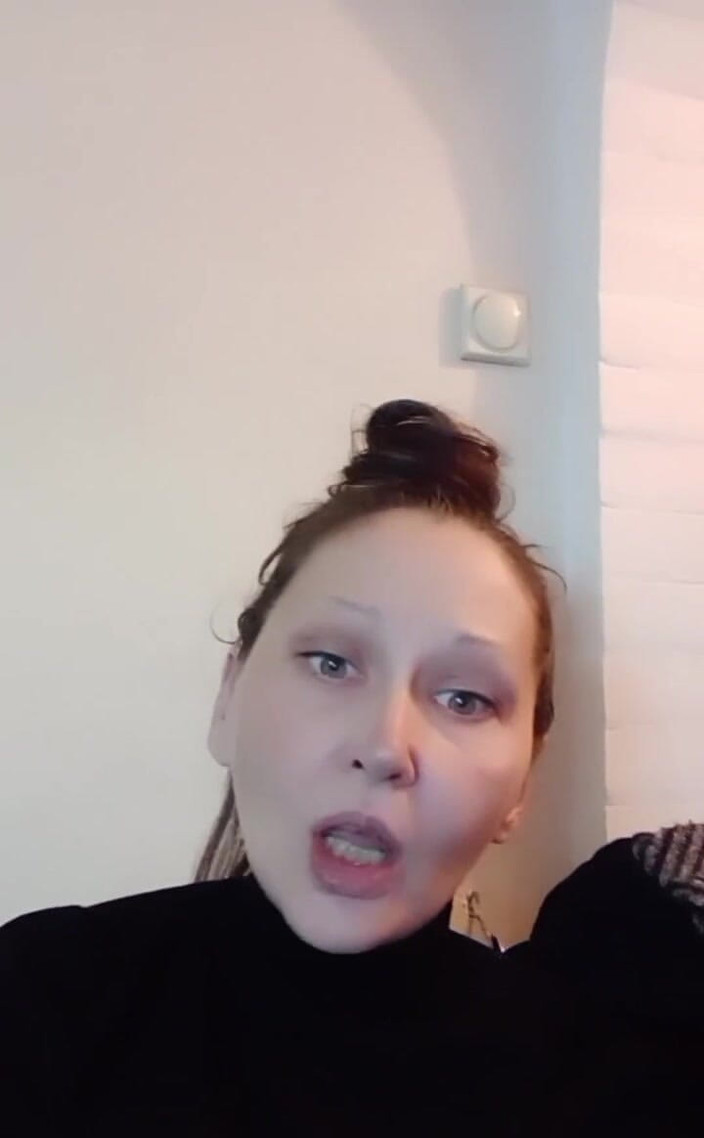 Dominatrix Redsonyja: Uwielbiam się adorować, a zwłaszcza kocham, gdy mój niewolnik uwielbia...