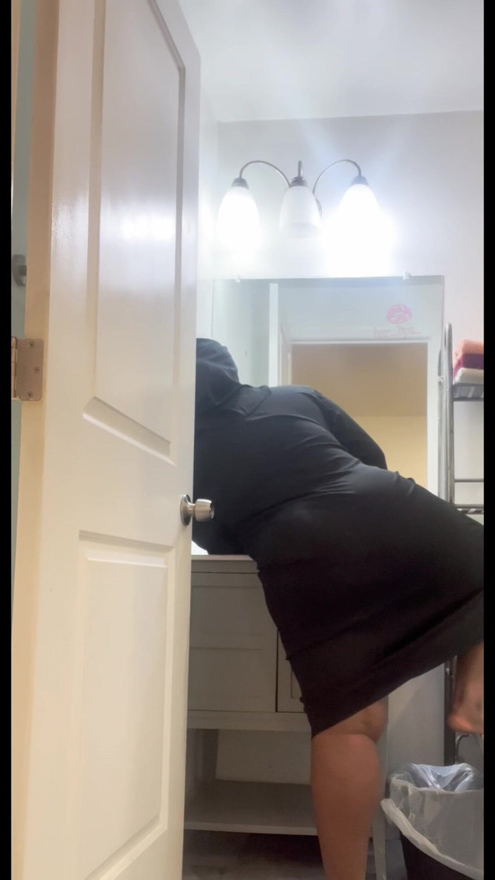 Anye Meshell: Biarawati miang ini Sins Dan Menjadi Vampire Untuk Halloween!