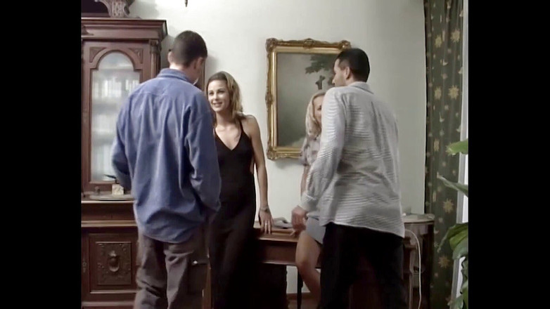 Nightclub Amateur Series: Holky na vysokých podpatcích jsou dp ošukané v orgii