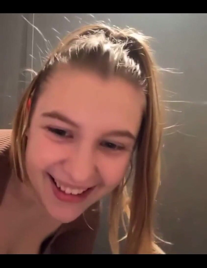 JuiceLussie: जिम में दीवानी फुहार