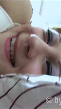 Anální deflorace pro tmavovlasou dívku