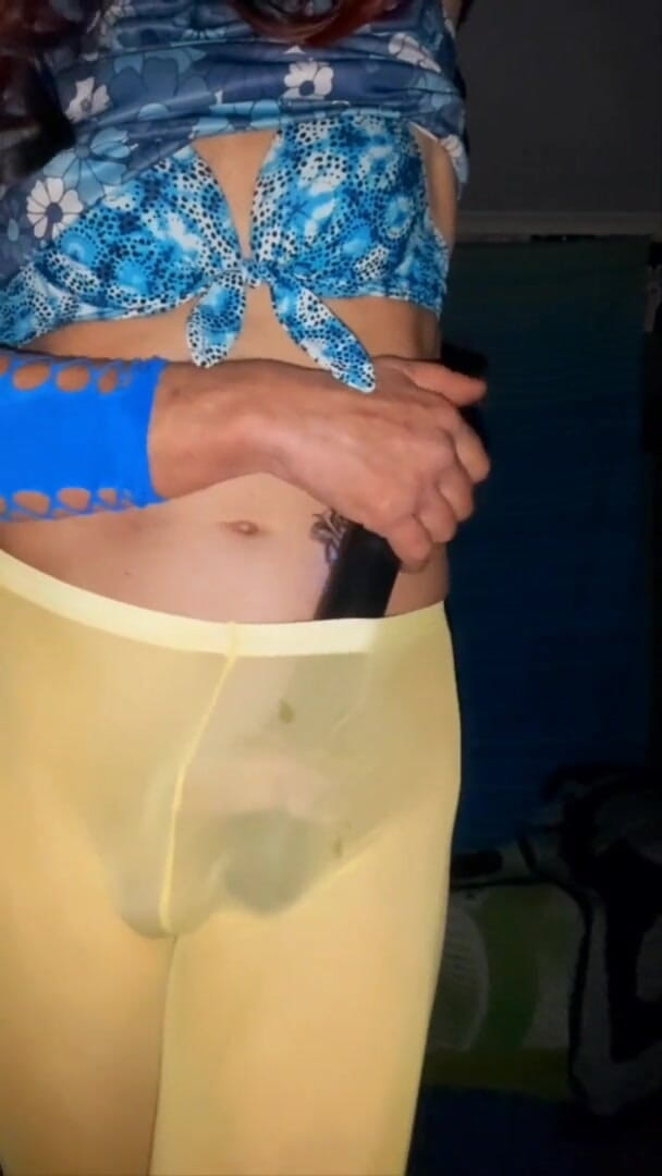 Lizzaali: Uso il mio vibratore a bacchetta per diventare duro e...